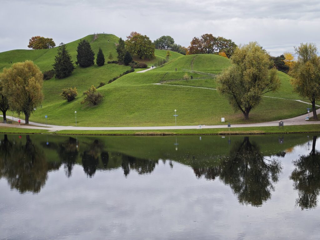 Direkt neben dem Olympiasee liegt der Olympiaberg