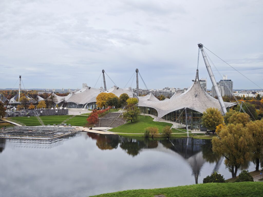 Das berühmte Zeltdach am Olympiasee